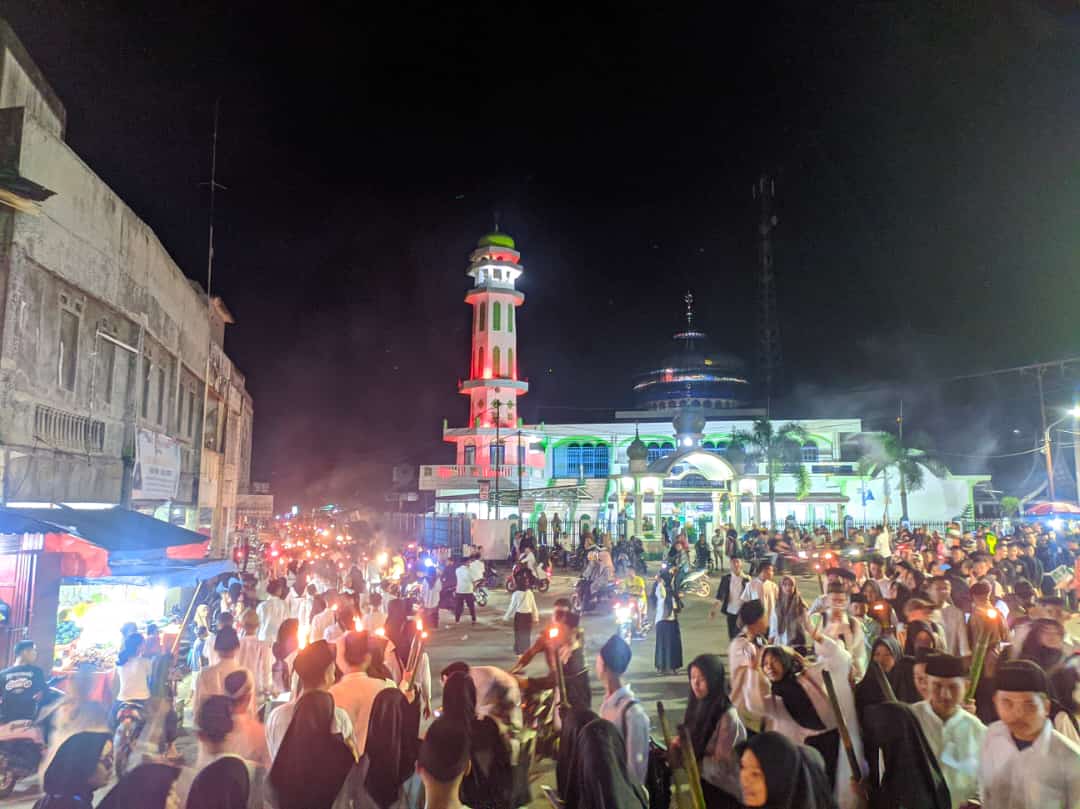 Dalam rangka menyemarakan Tahun Baru Islam 1 Muharram 1444 H, SMAN 1 Basa Ampek Balai melakukan pawai obor pada malam minggu tanggal 30 Juli 2022.